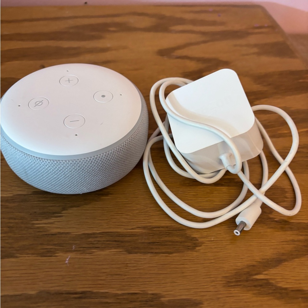 Amazon Echo Dot (3rd Gen) – Works Great! 🎶